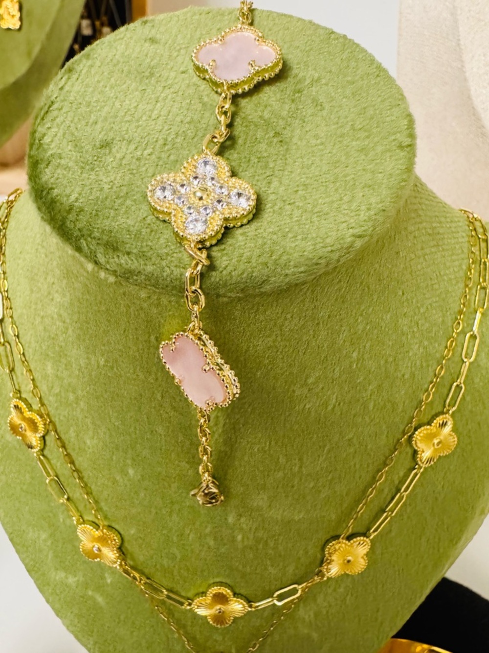 Gold Chain Bracelet with Pink Clover Accents - Picture 4 of 11